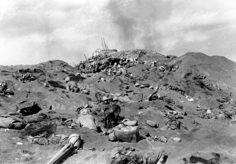 Image of Battle of Iwo Jima from netarsenal.blog.jp archives